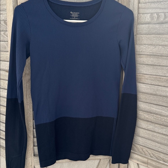Athleta longSleeve textured active top Two-Tone Navy and Black size small - Picture 2 of 8